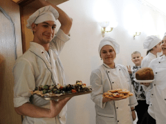 На кулинарном конкурсе в Воскресенске молодежь училась готовить брускетты и ризотто