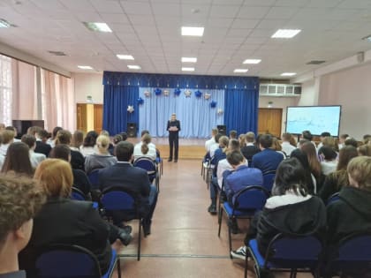 Сотрудница УМВД России по г.о. Воскресенск провела акцию «Я - полицейский» для учащихся одной из местных школ