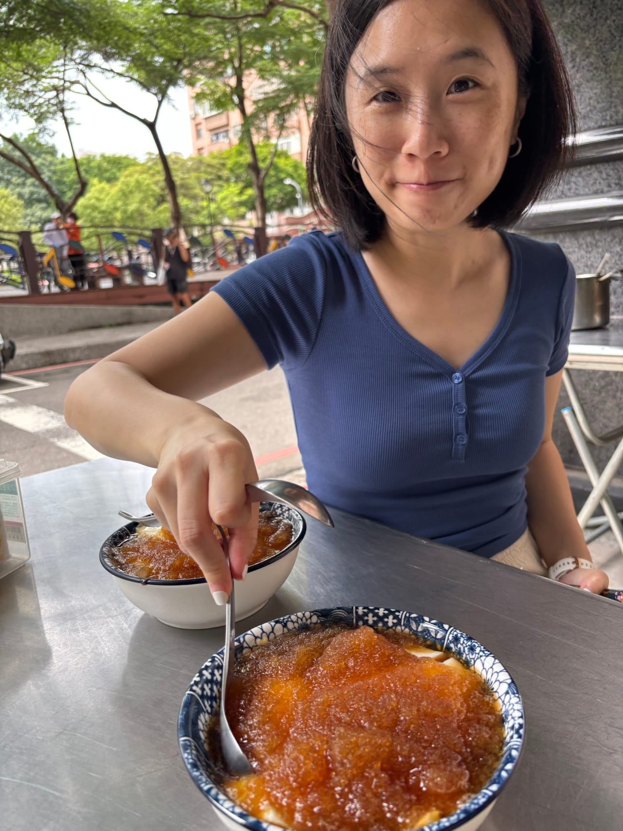 朋友特地來台中玩 跟街口的豆花
