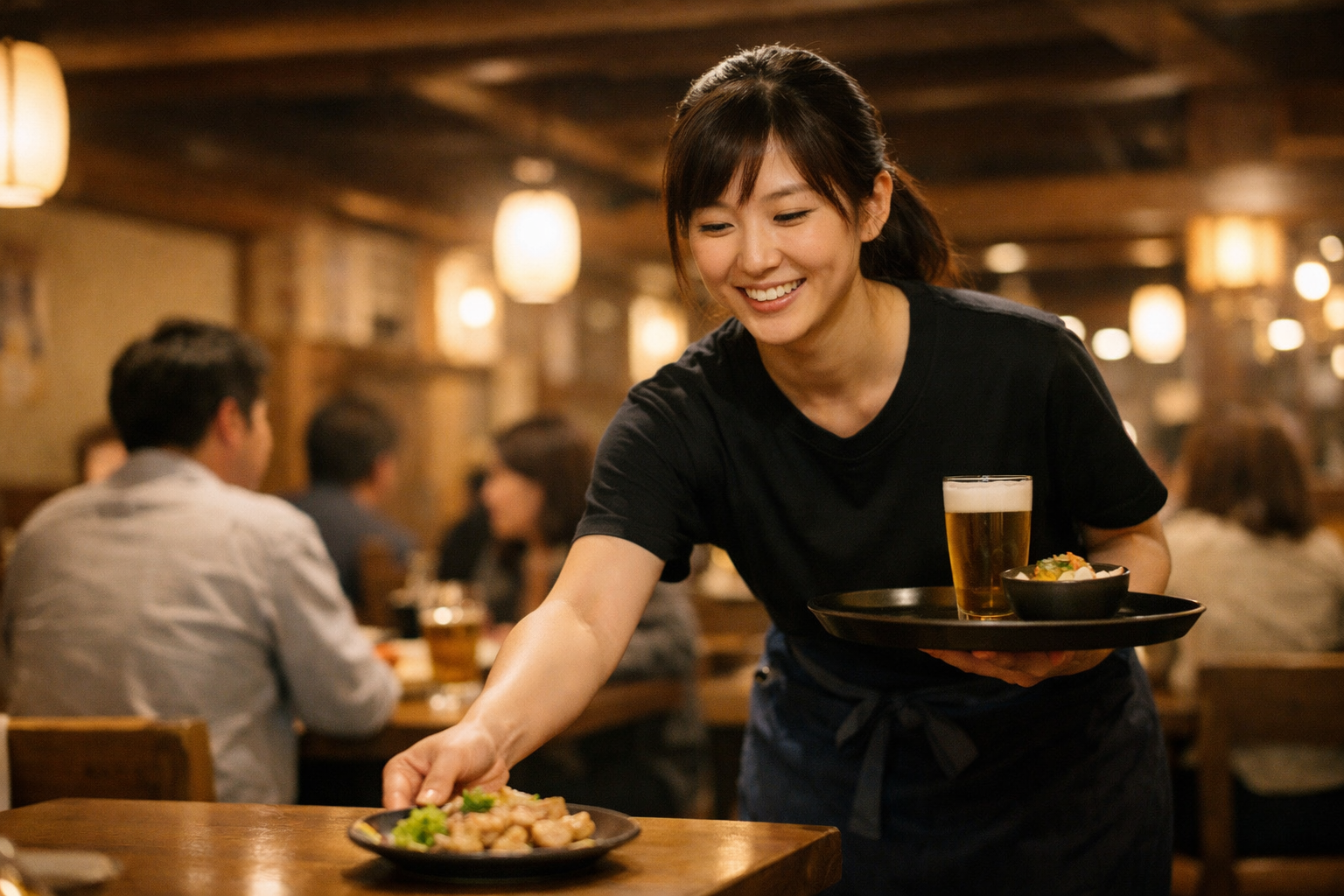 接客好きな方歓迎♪未経験OK！ホールスタッフ募集◎
