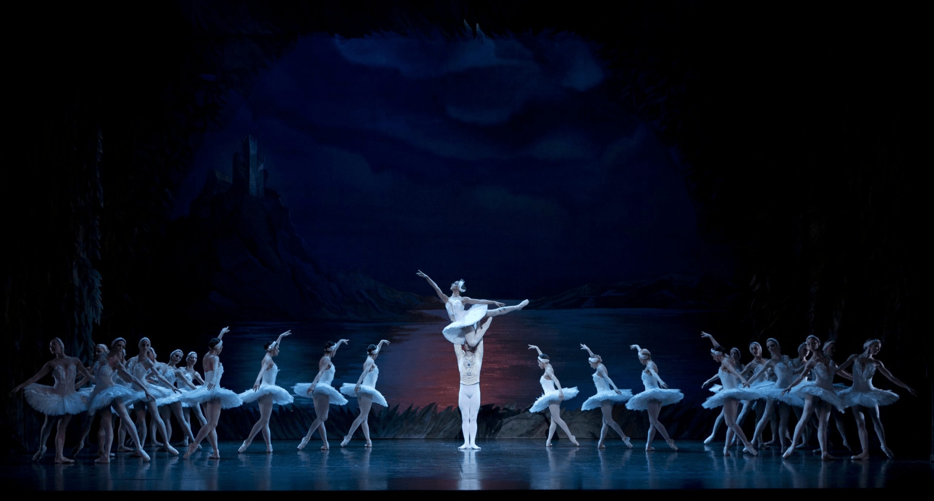 LABUĐE JEZERO — SNG MARIBOR