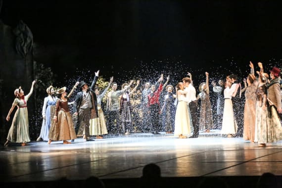 Dugotrajni aplauz oduševljene premijerne publike na praizvedbi baleta <em>Ponos i predrasude</em> 1