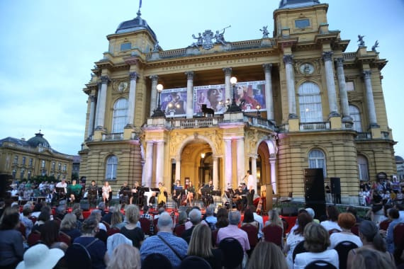 Glazbenim spektaklom u čast Arsenu Dediću završen <em>Festival Ljetne večeri HNK u Zagrebu</em> 9
