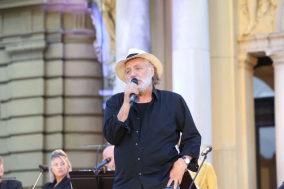 Glazbenim spektaklom u čast Arsenu Dediću završen <em>Festival Ljetne večeri HNK u Zagrebu</em> 10