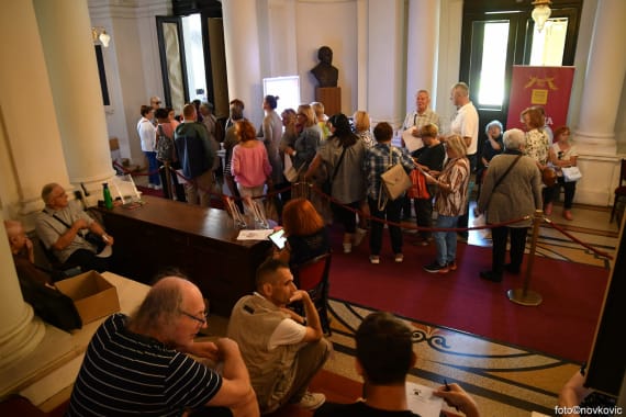 Veliki odaziv publike na prvi dan upisa pretplate 1