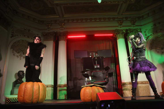 Vještica Hillary ide u operu 8