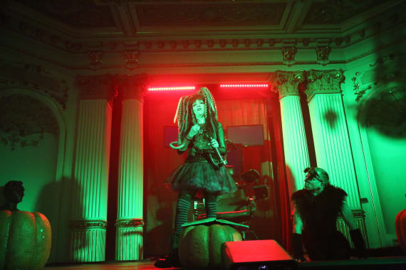 Vještica Hillary ide u operu 5