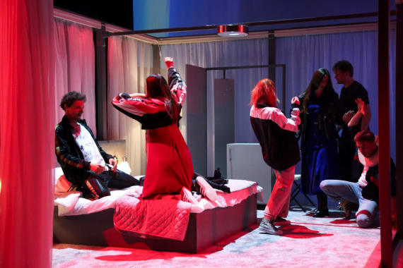 Premijerno izvedena <em> Mjera za mjeru </em> W. Shakespearea u režiji Ivana Plazibata 1