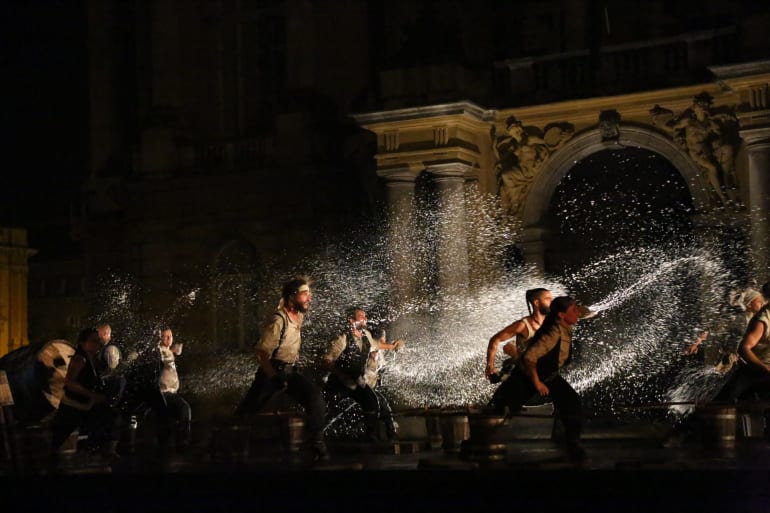 Otvorenje <em>Festivala svjetskog kazališta</em> uličnim spektaklom <em> Moby Dick</em>