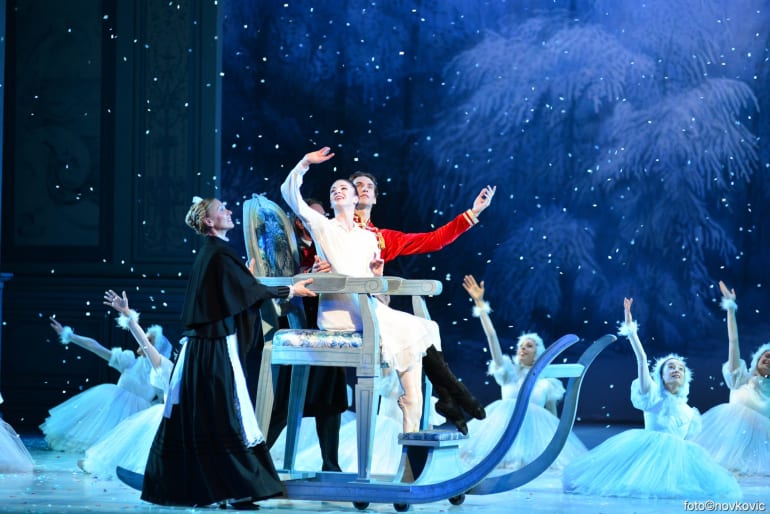HNK The Nutcracker in live broadcast screening in front of the CNT in