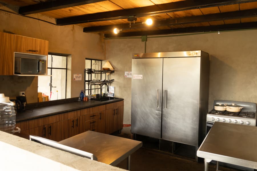 Cocina compartida equipada para huéspedes Hostal CDMX