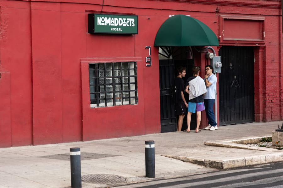 Entrada Principal Hostal Nomaddicts CDMX