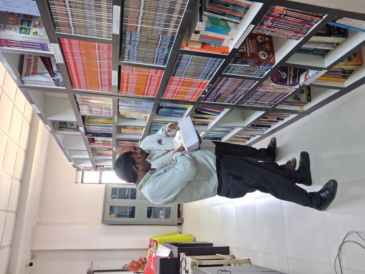 BIPE library — bookshelves and study area