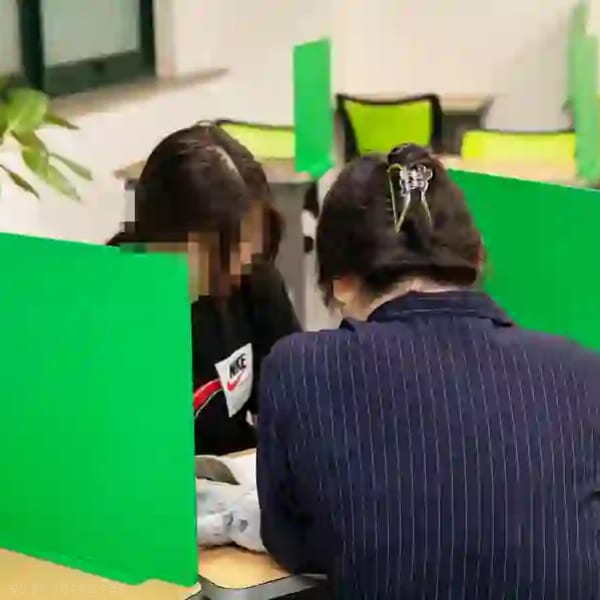 발산 중학생 영수학원 수업중