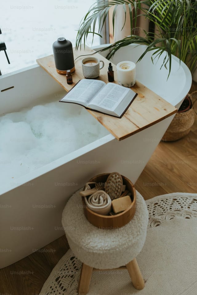 DINING, WELLNESS & EXPERIENCES