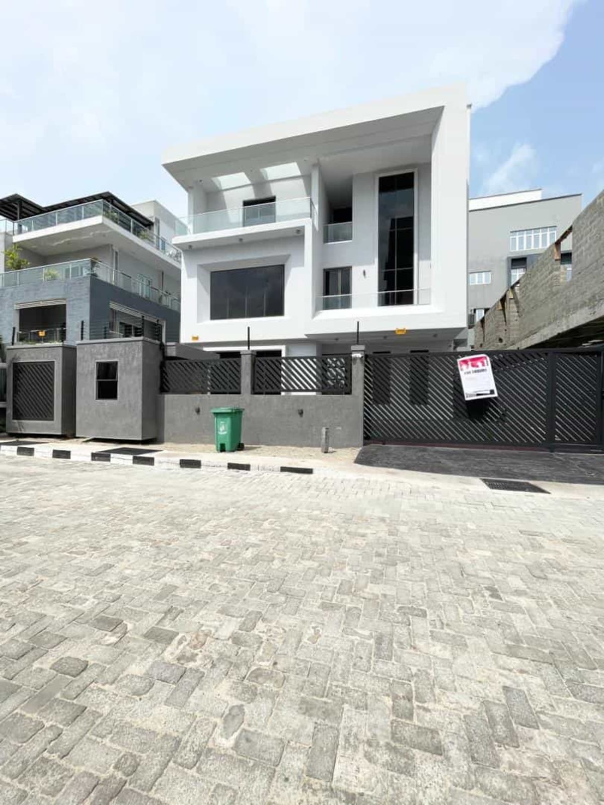 Five bedroom detached duplex in a good location (430ikoyi)