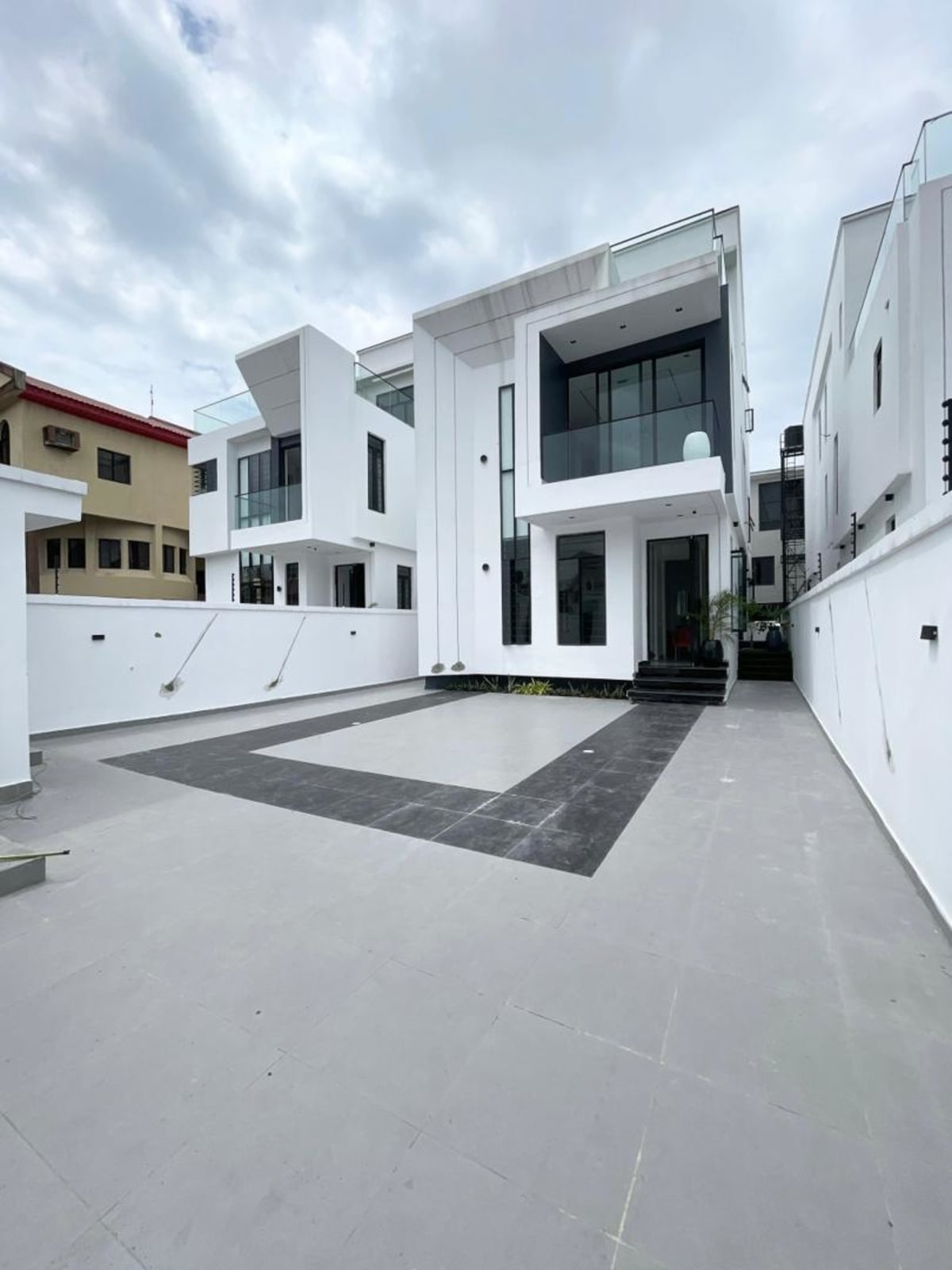 Five bedroom detached duplex (61lekkip1)