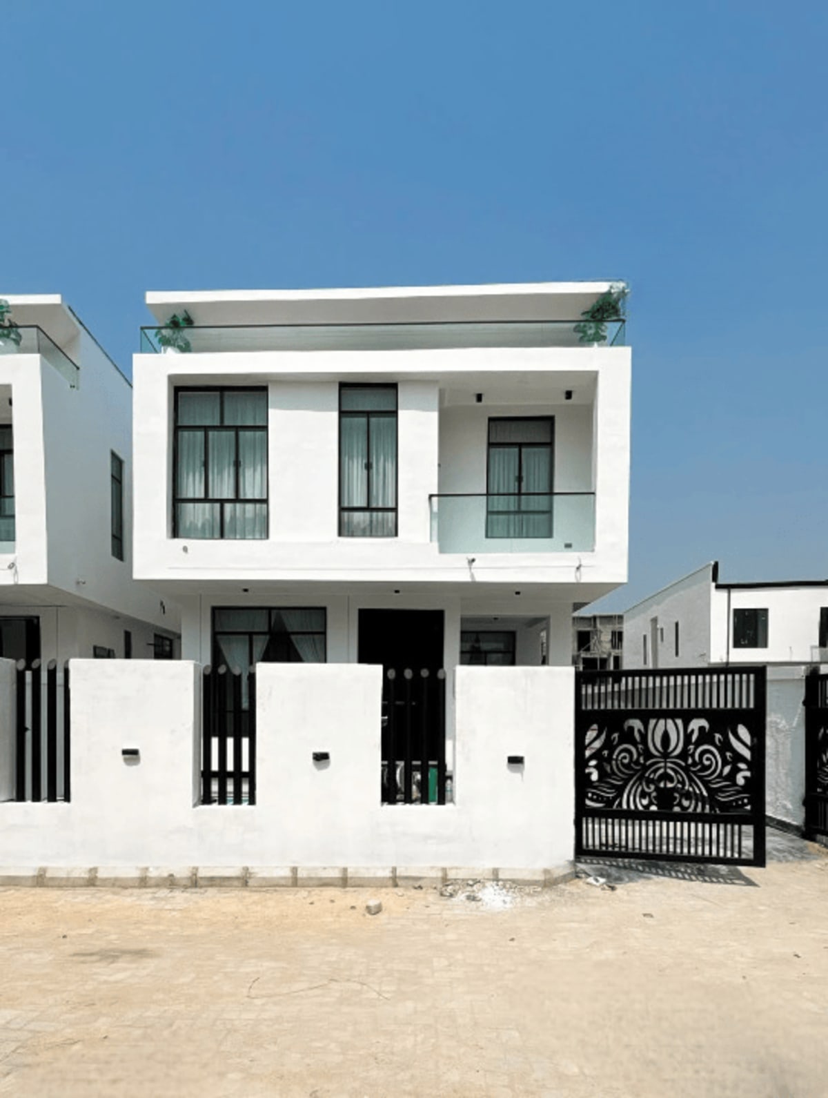 Five bedroom detached duplex (551chevron)