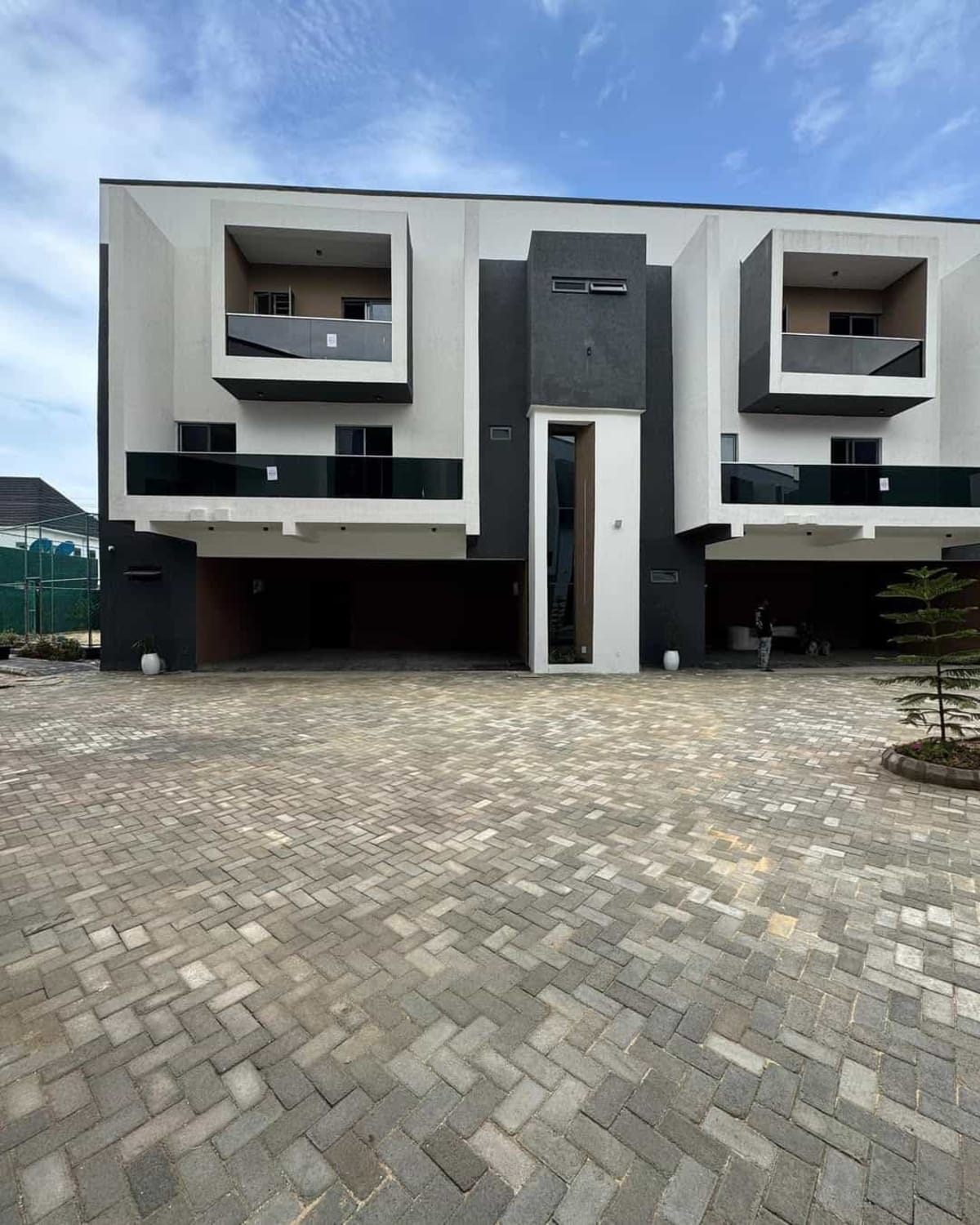 Four bedroom terraced duplex (257ikate)
