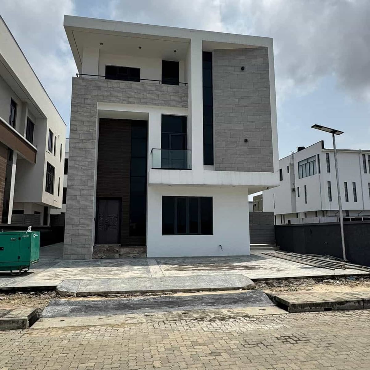 Five bedroom detached duplex (228ikate)