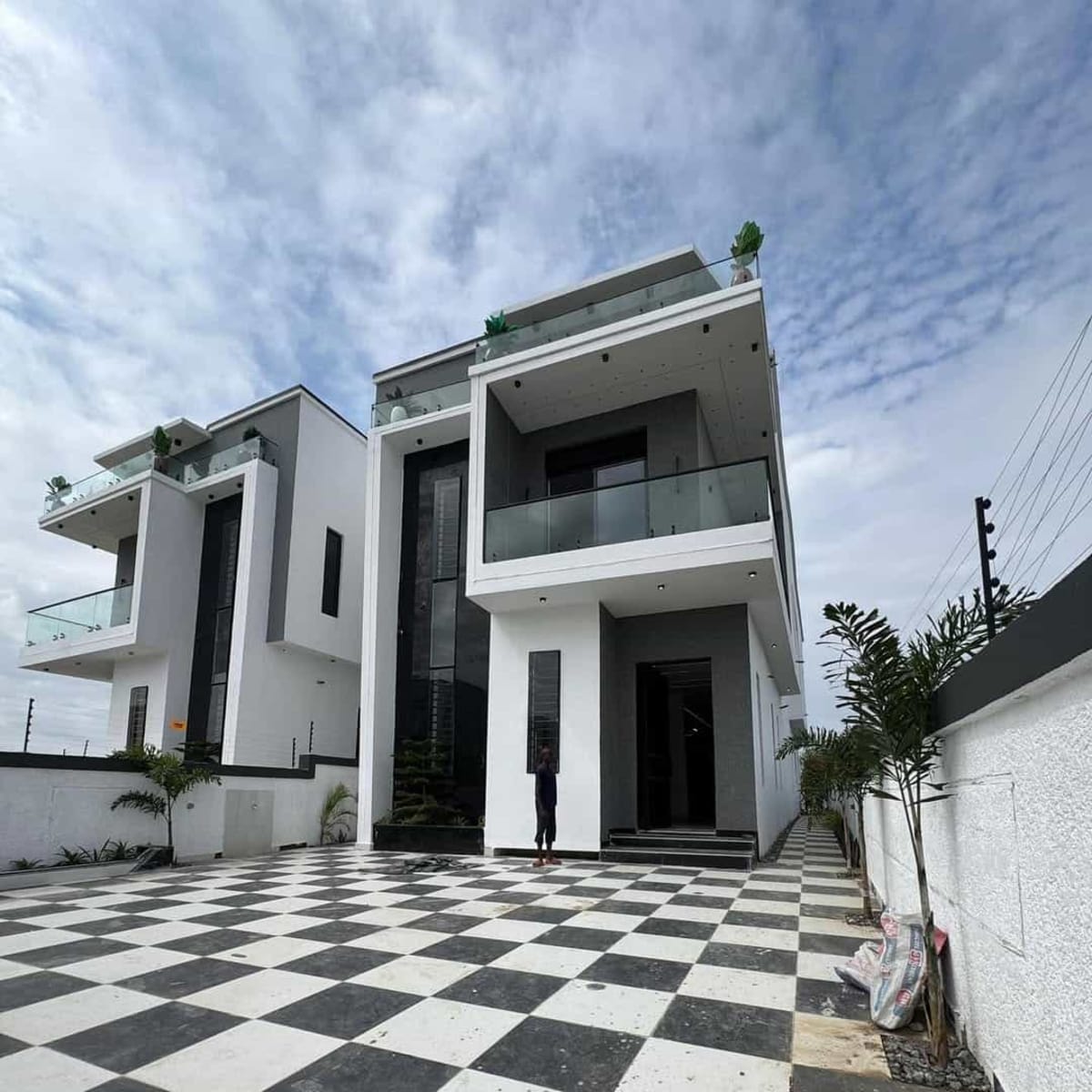 Stunning five bedroom detached duplex (222ajah)