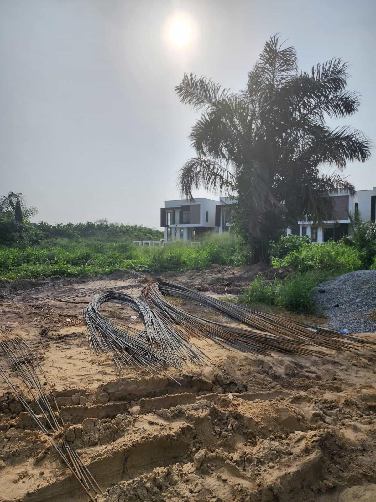 Buy and build land in a secure estate (201ikota)