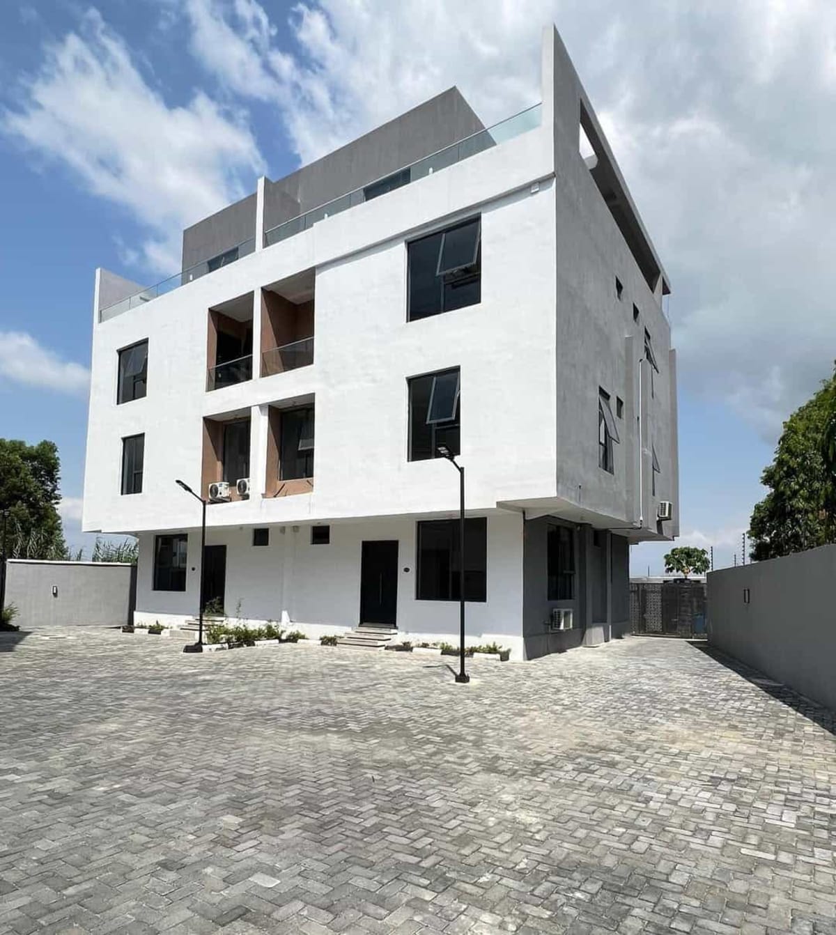 Luxury five bedroom semi detached duplex (374lekkip1)