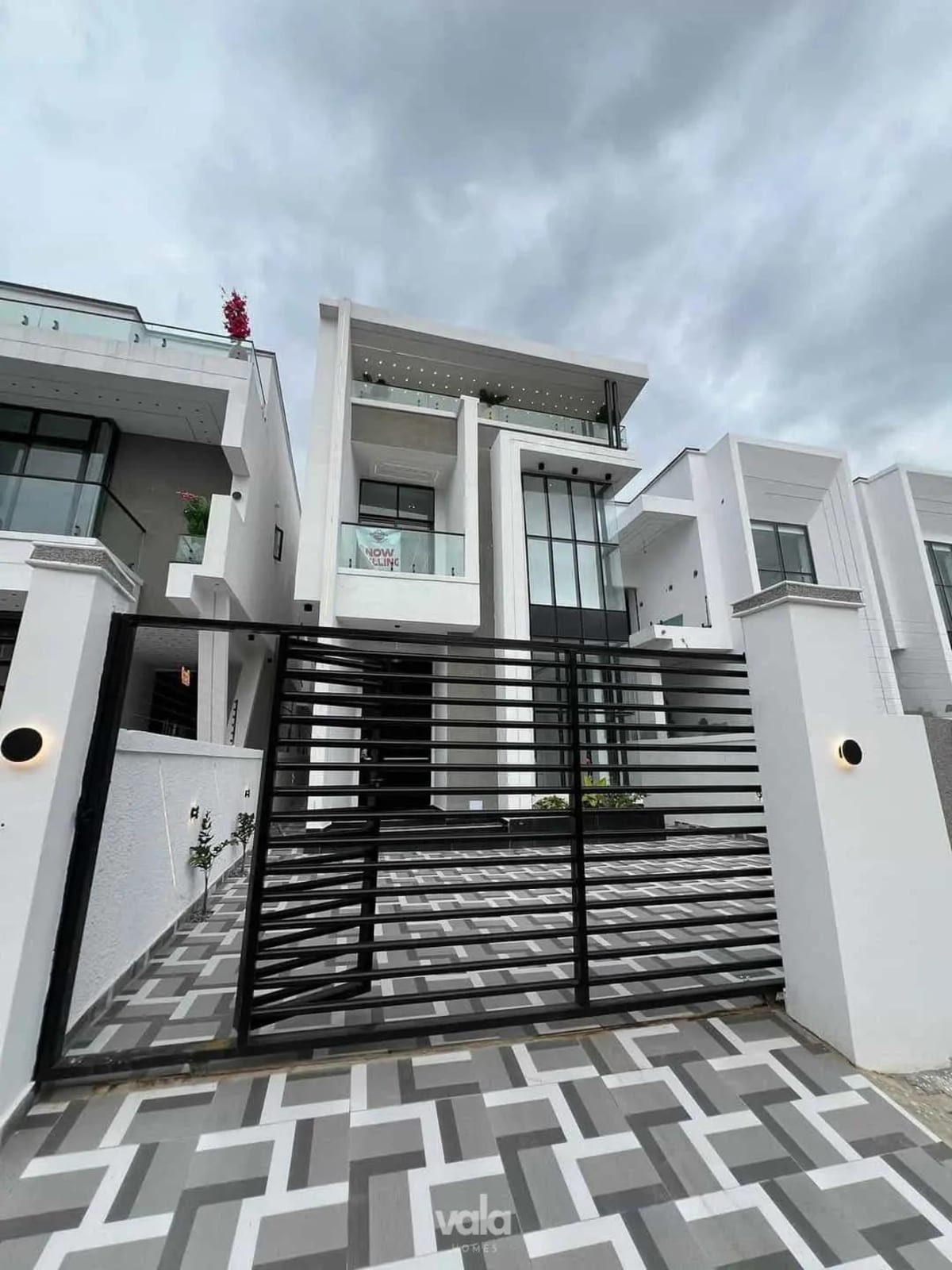 Five bedroom detached duplex (09Ajah)
