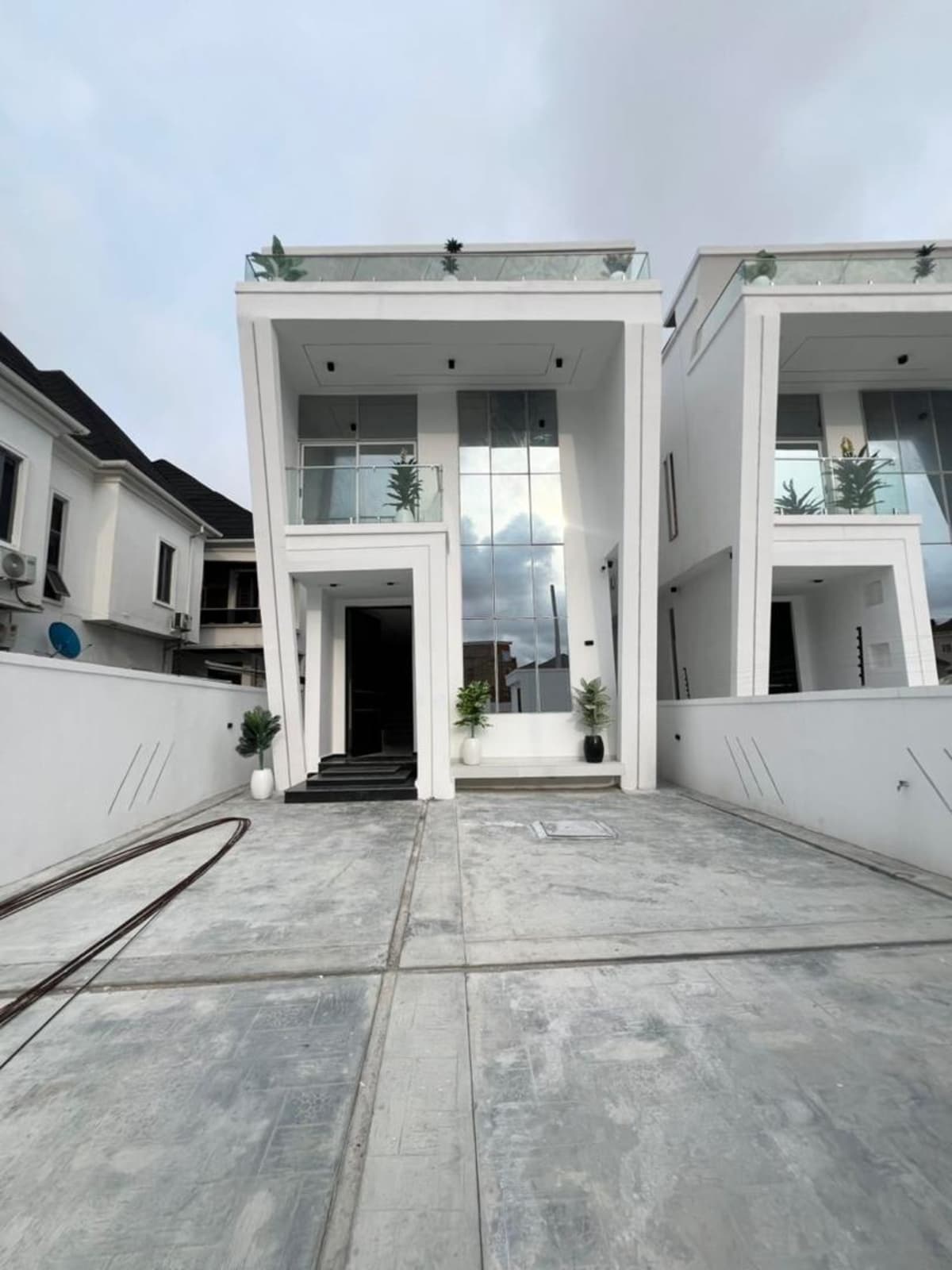 Tastefully finished five bedroom detached duplex (47ologololekki)