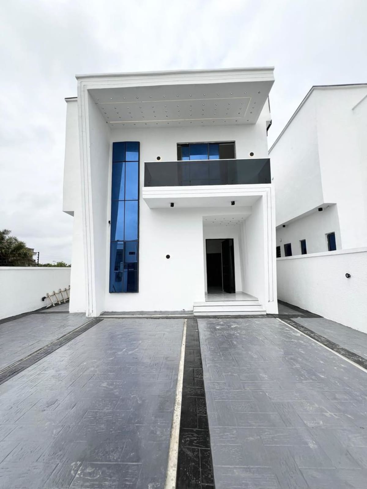 Contemporary five bedroom detached duplex (158ajah)