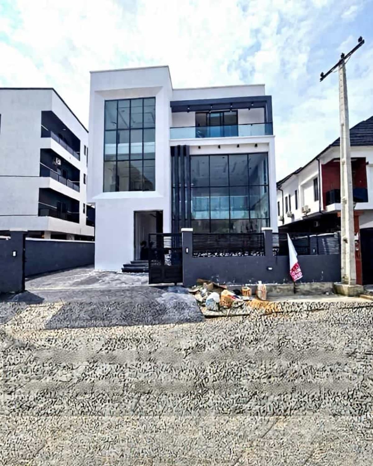 Five bedroom detached duplex (232ologolo)