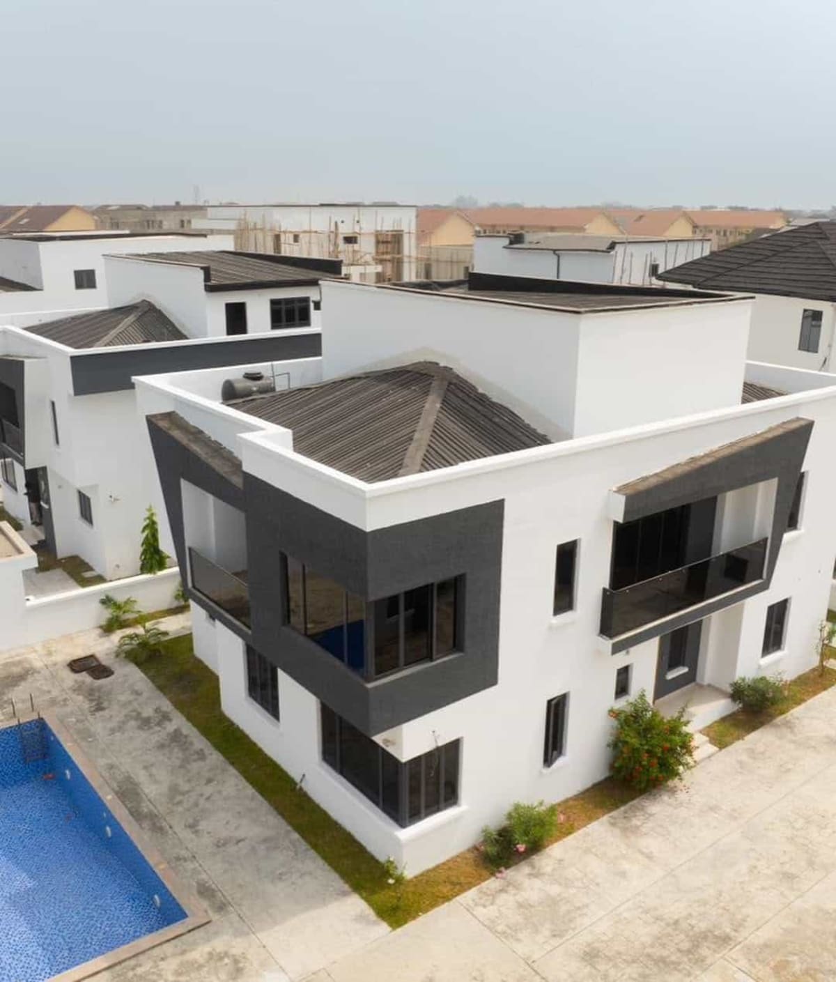 Smart four bedroom detached duplex (413royalgardenestate)