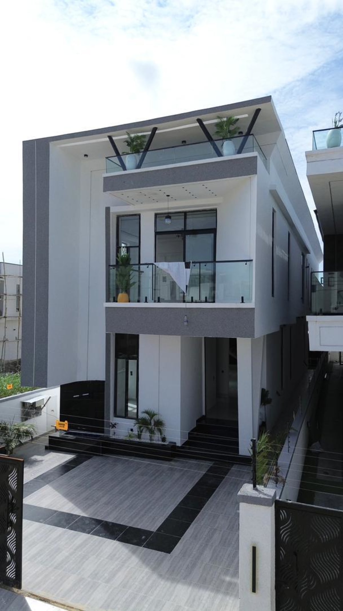 Premium five bedroom detached duplex (64ajah)