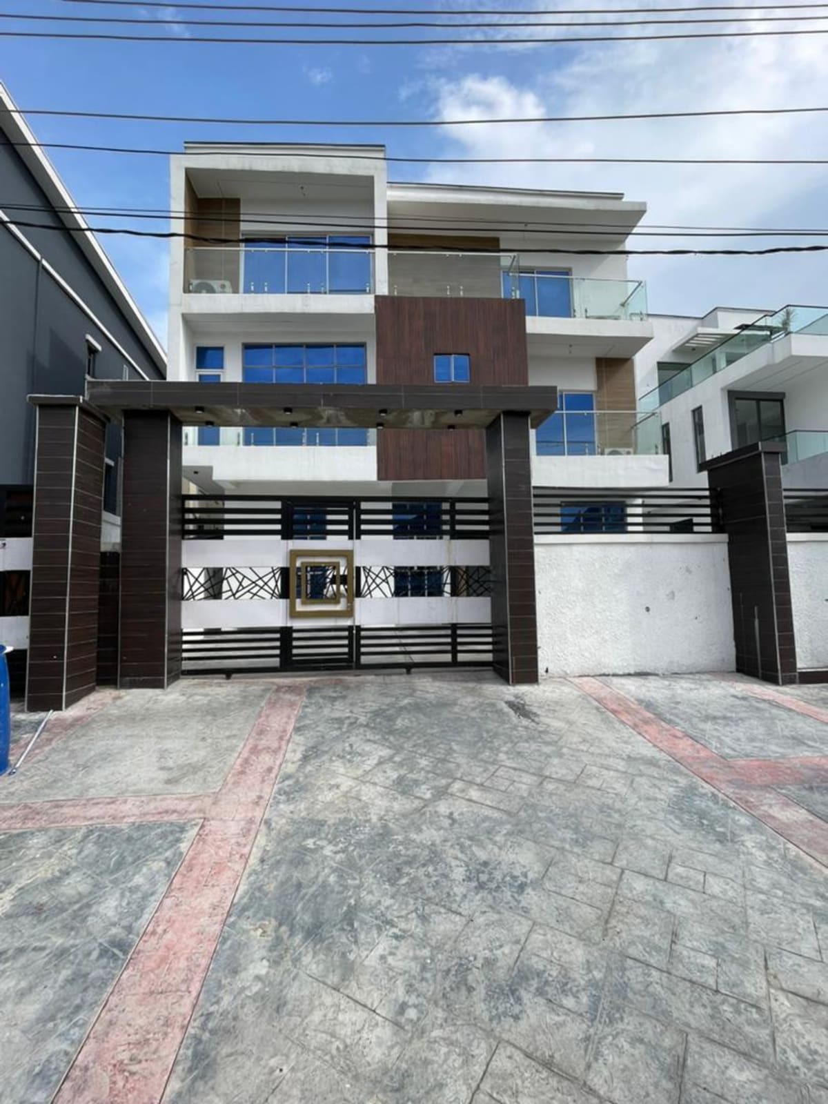Five bedroom detached duplex (80chevron)