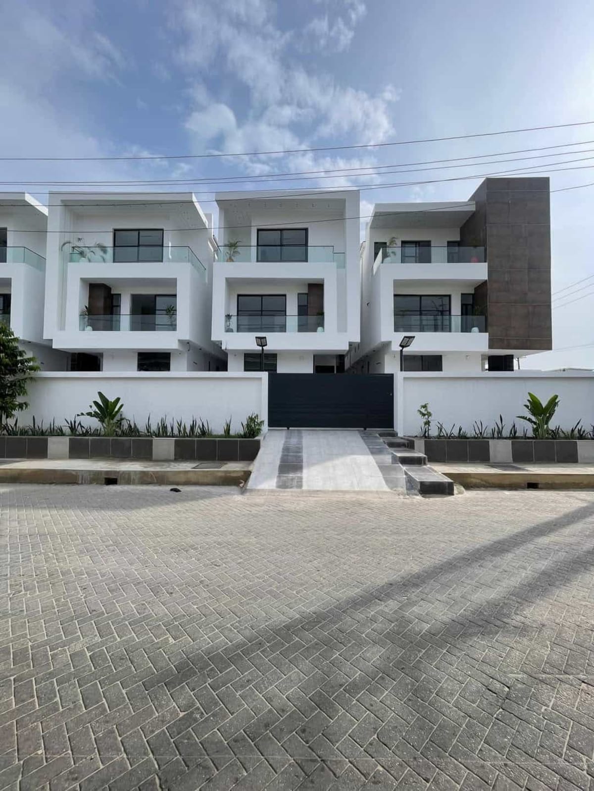 Five bedroom detached duplex (375lekki)