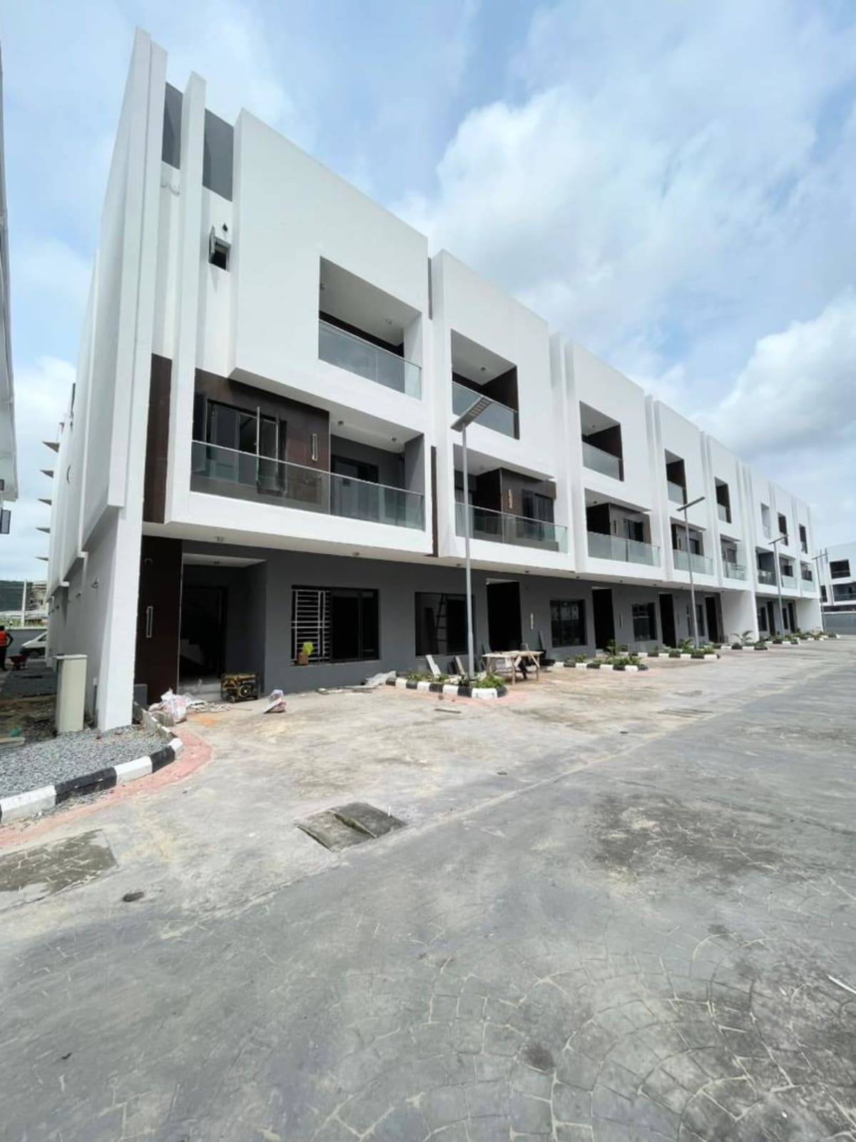 Newly built four bedroom terrace duplex (197lekkip1)
