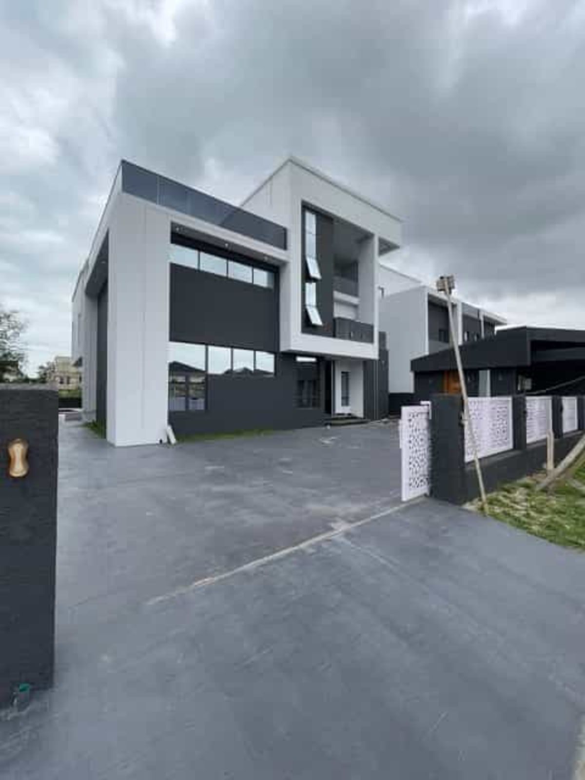 Luxury five bedroom detached duplex (05ajah)