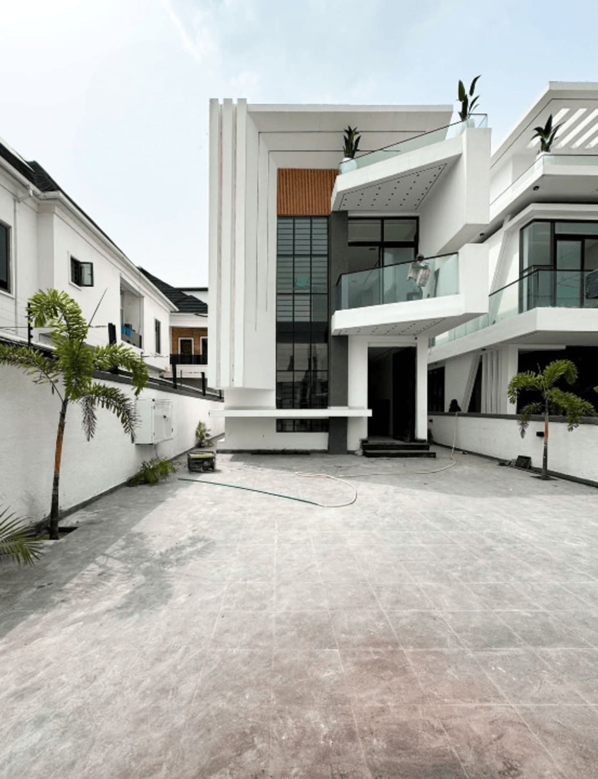 Five bedroom detached duplex (395chevron)