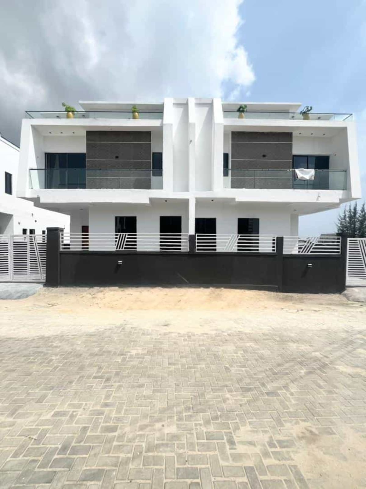 Four bedroom semi detached duplex (262ajah)