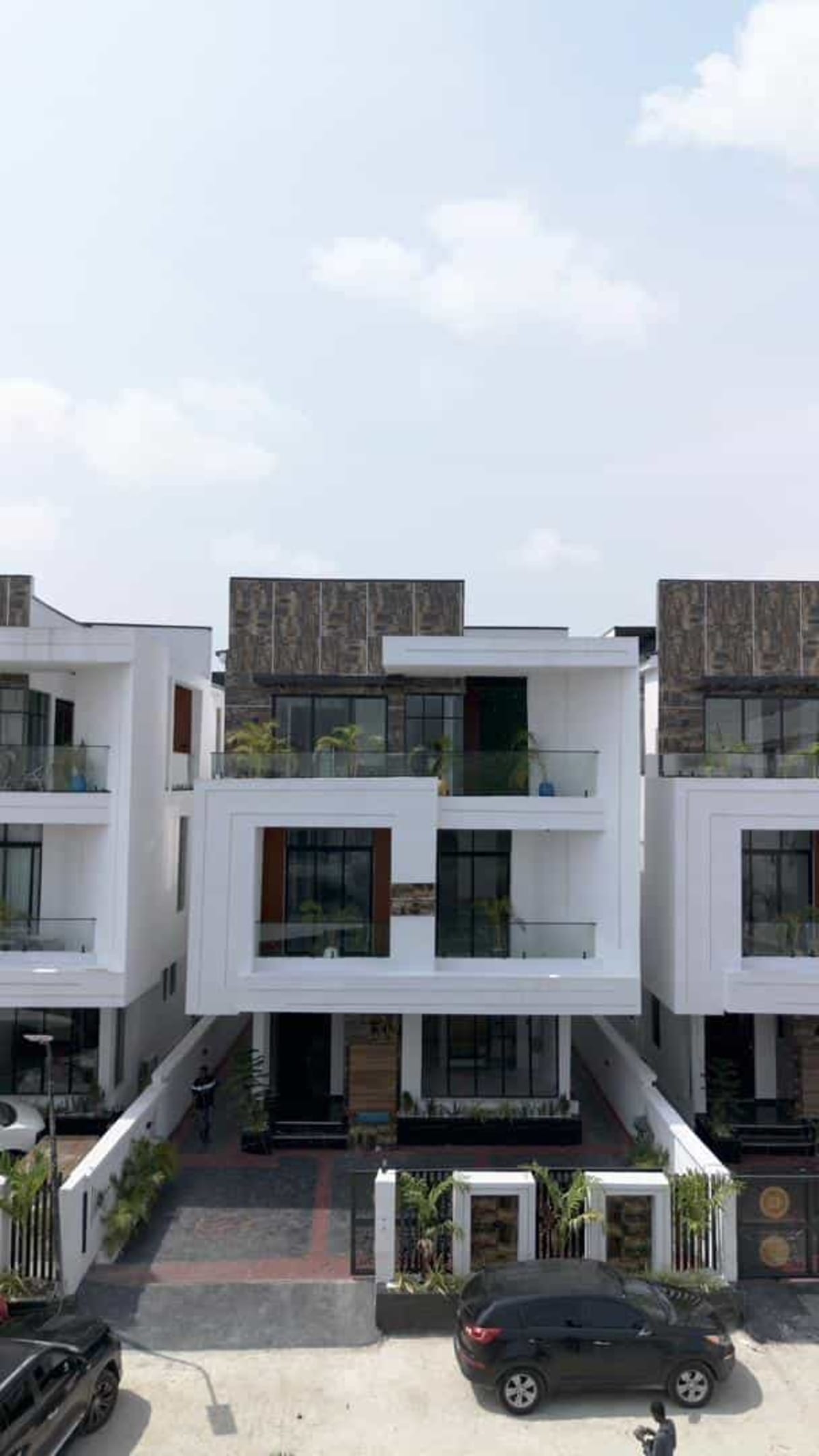 Luxury six bedroom detached duplex (400chevron)