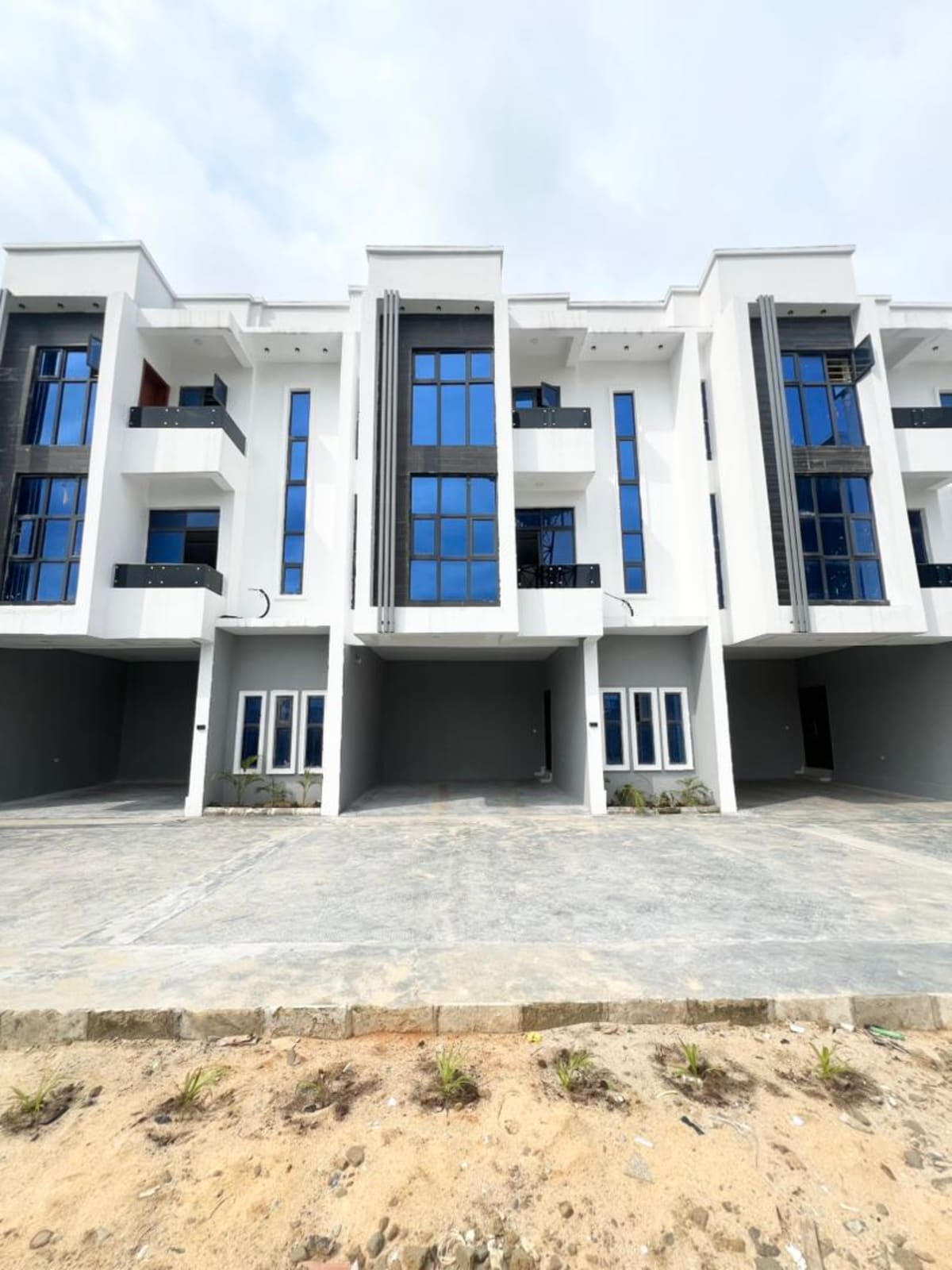 Four bedroom terrace duplex (203ikate)