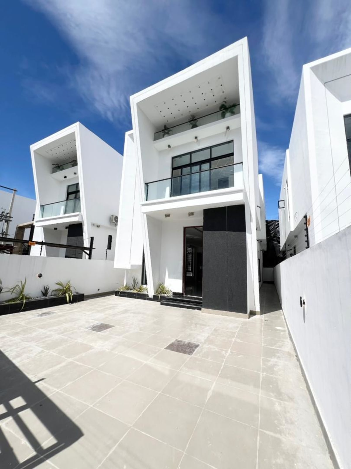 Luxury four bedroom detached duplex (69orchid)
