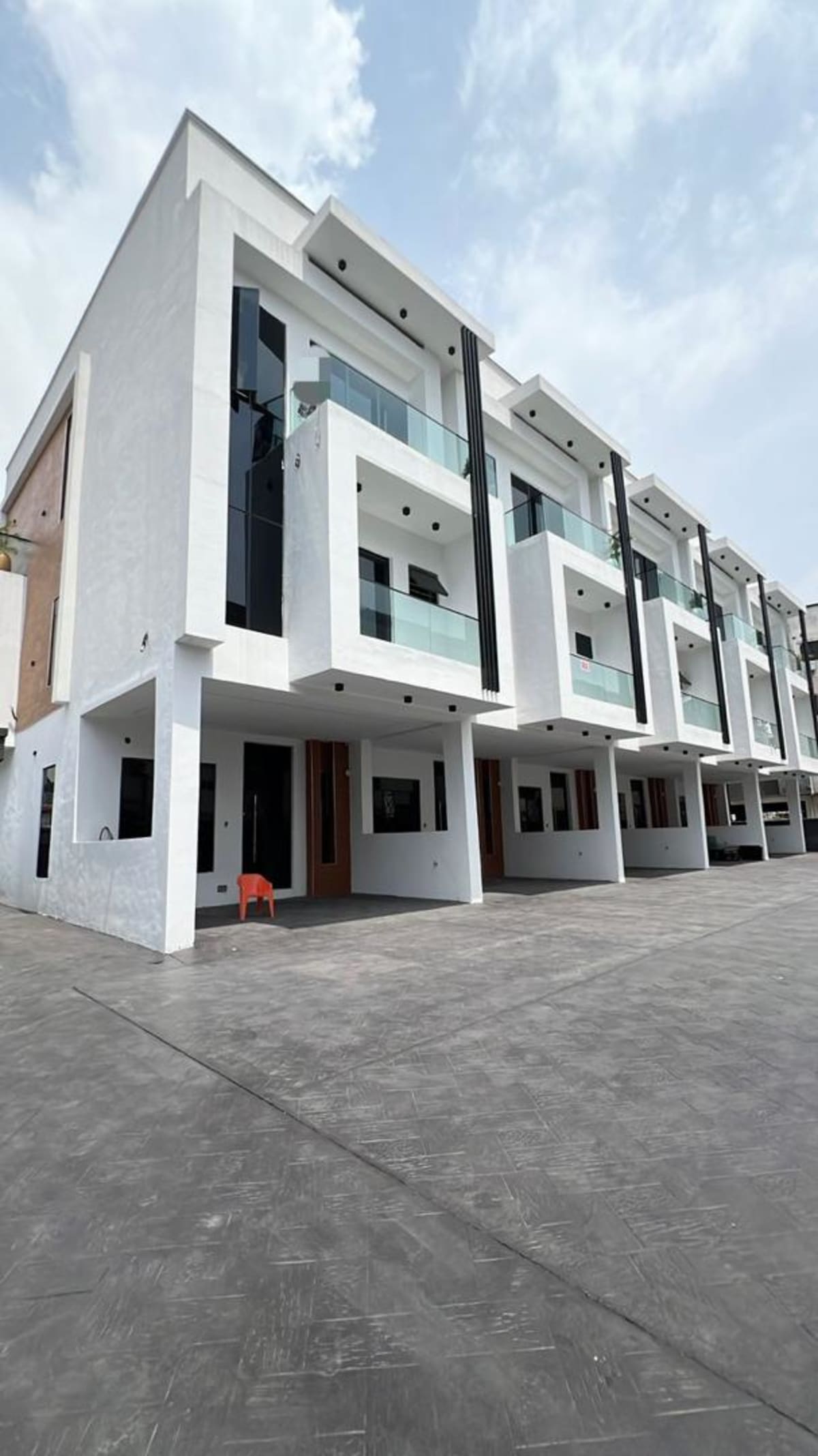 Five bedroom terrace duplex (52osapa)