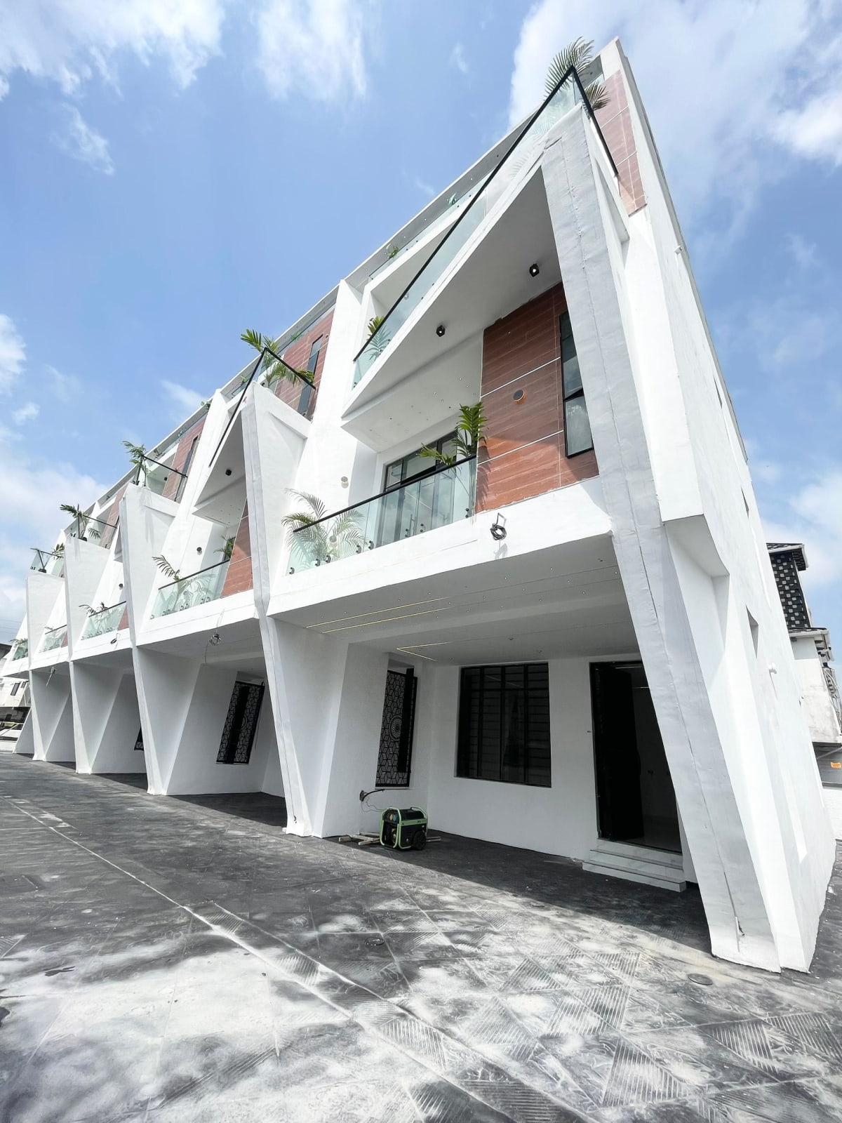 Four bedroom terraced duplex (500ikate)