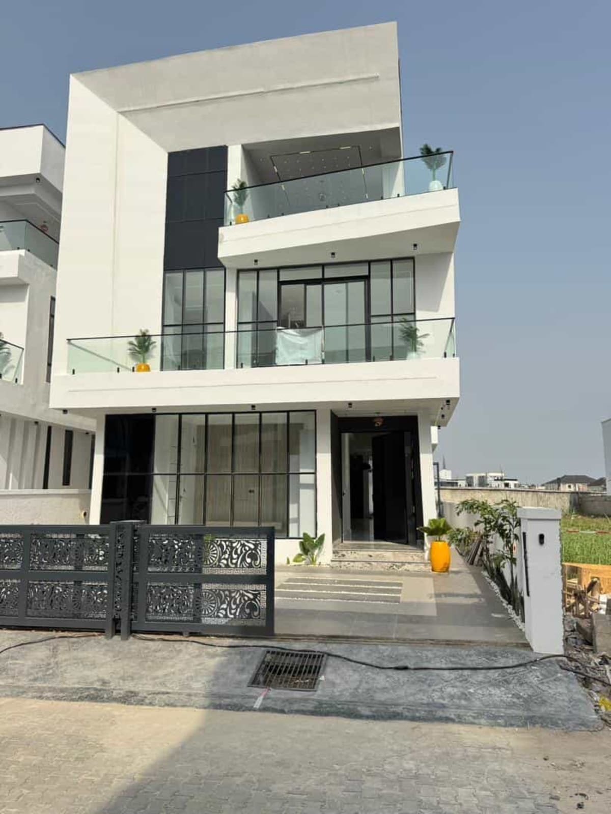 Six bedroom detached duplex (615chevron)
