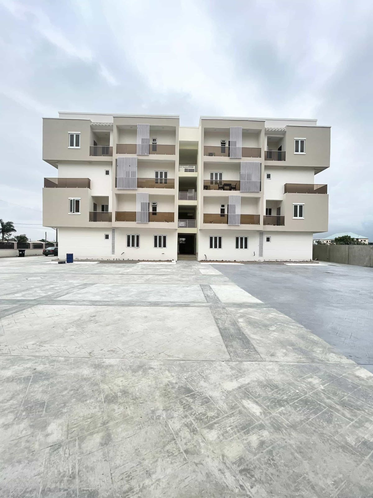 Contemporary three bedroom apartment (233ajah)