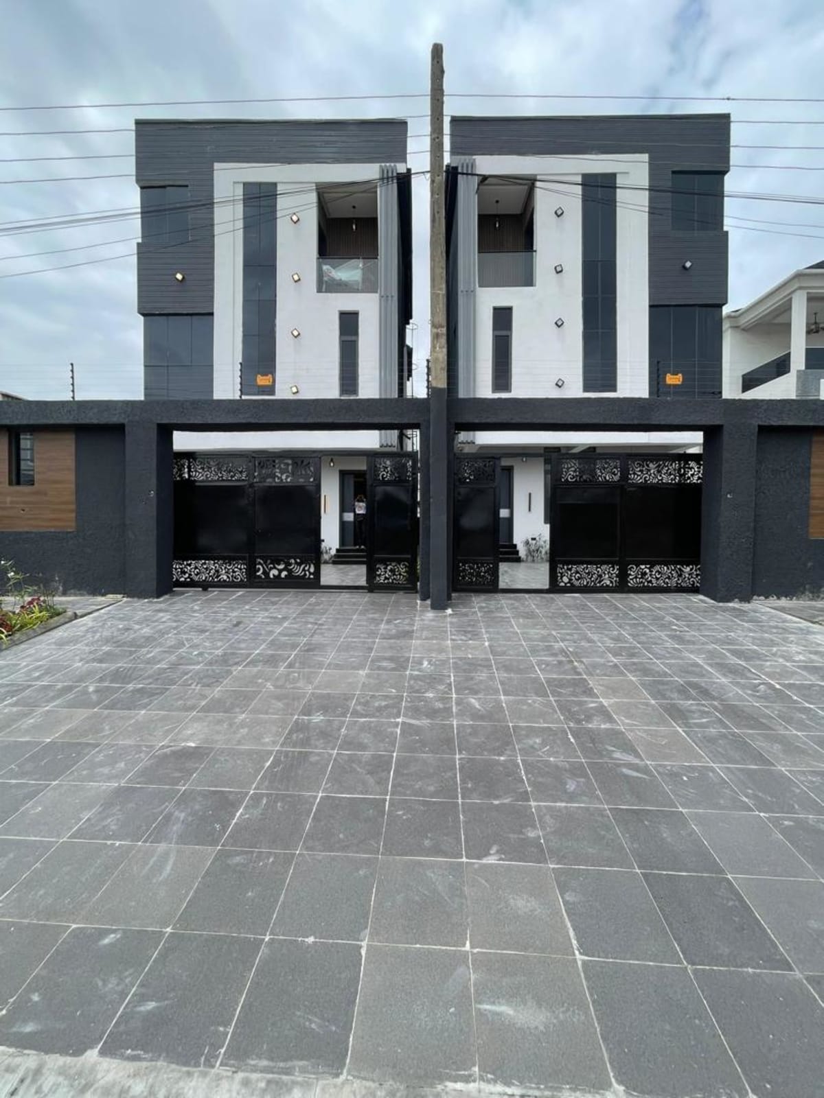 Luxury five bedroom detached duplex (162lekkip1)