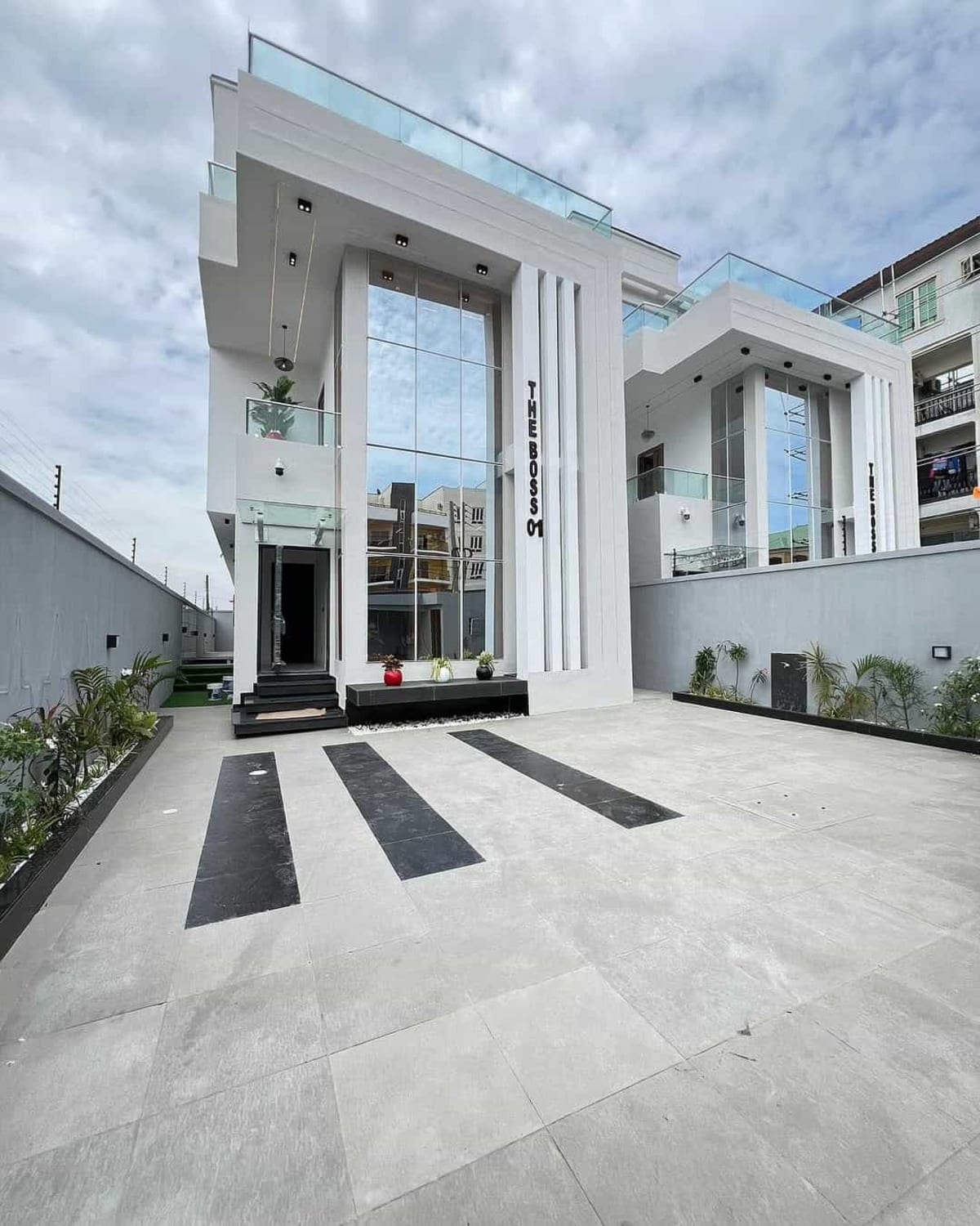 Five bedroom detached house with cinema and pool (374lekkip1)