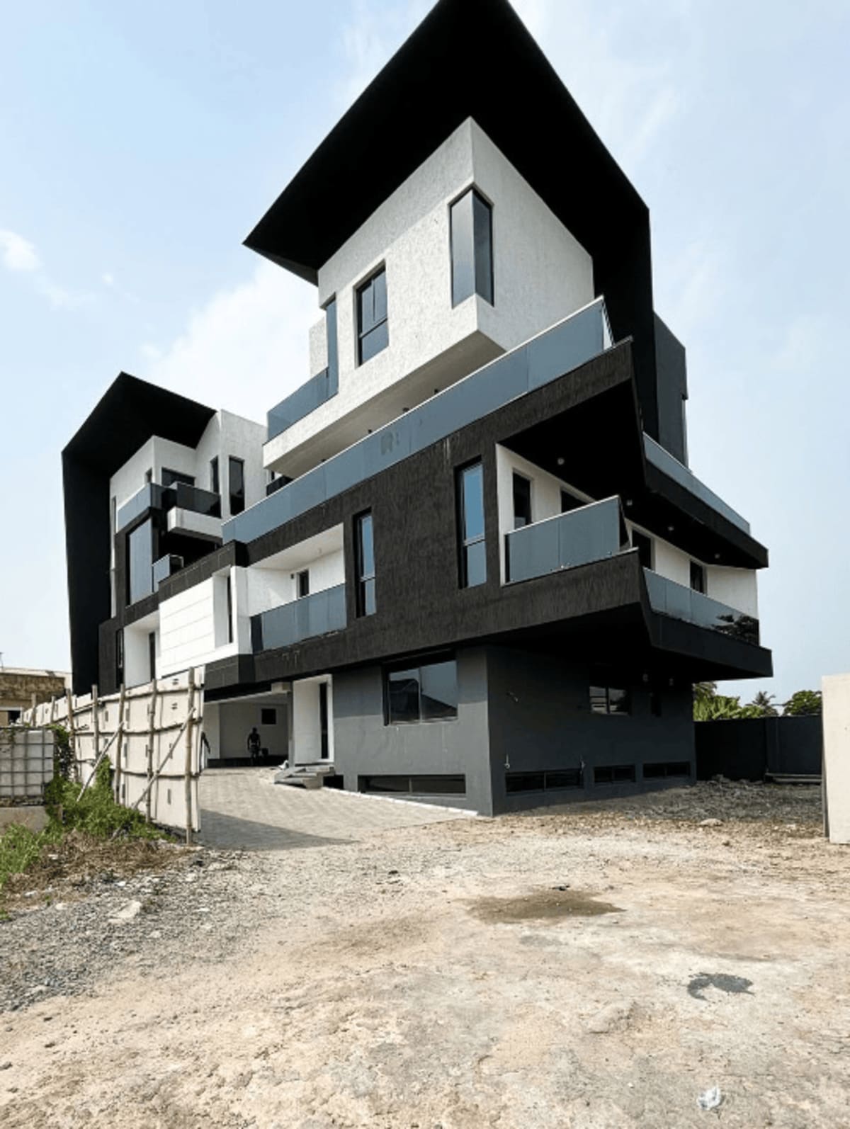 Four bedroom semi detached duplex (436ikoyi)