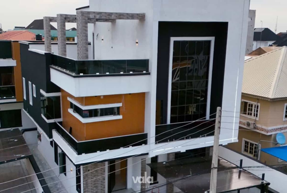 Bespoke six bedroom detached duplex (17chevron)